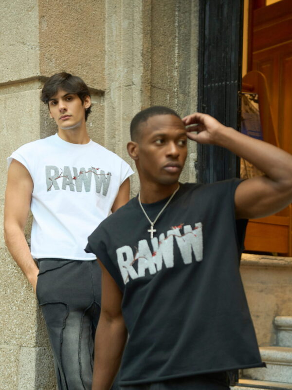 LIFESTYLES SLEEVELESS TEE