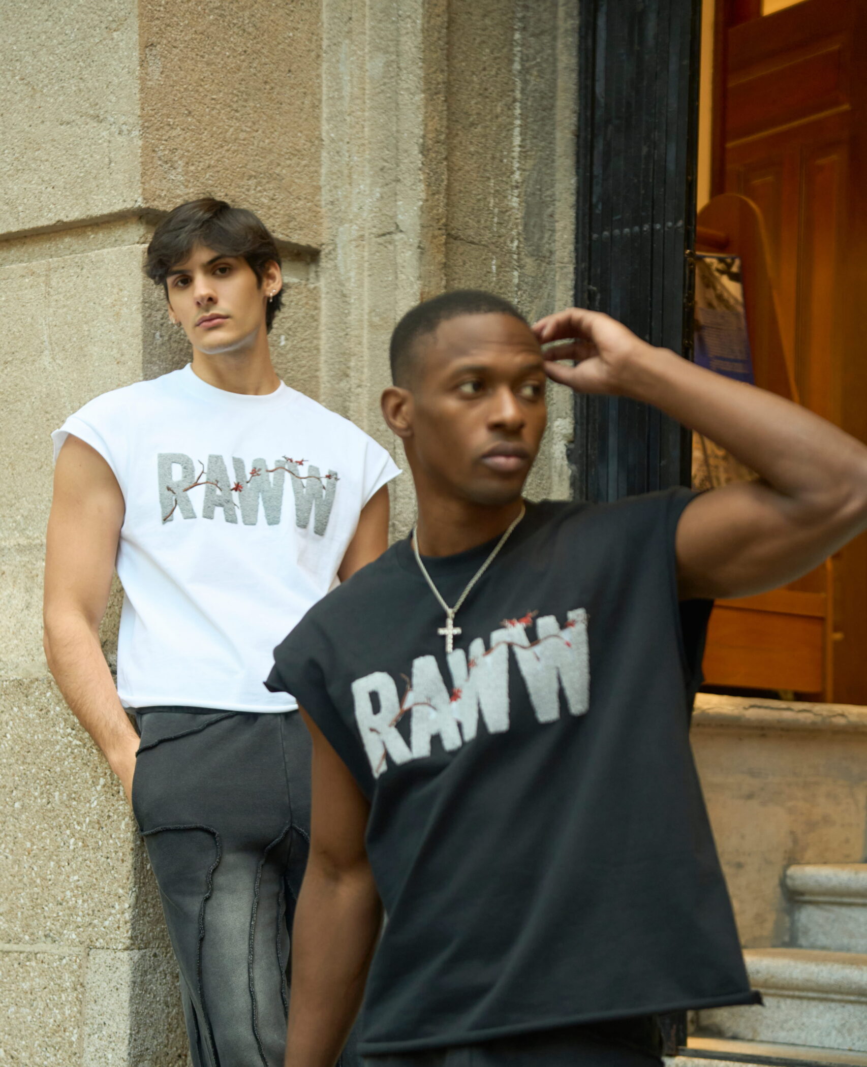 LIFESTYLES SLEEVELESS TEE