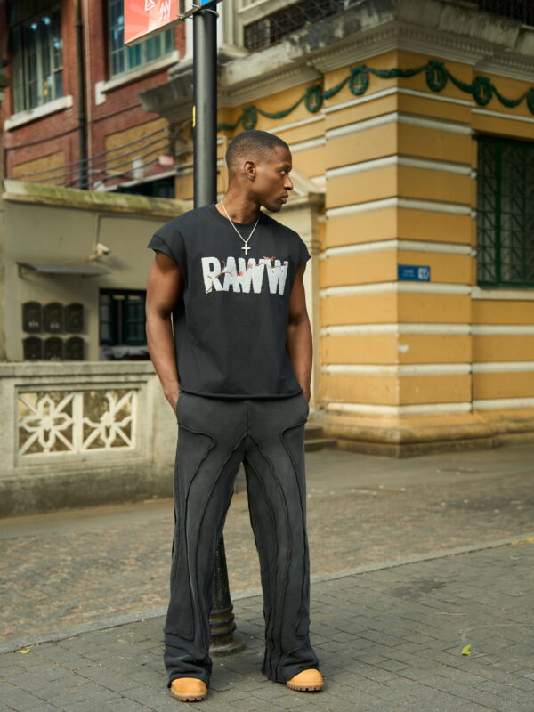 LIFESTYLES SLEEVELESS TEE