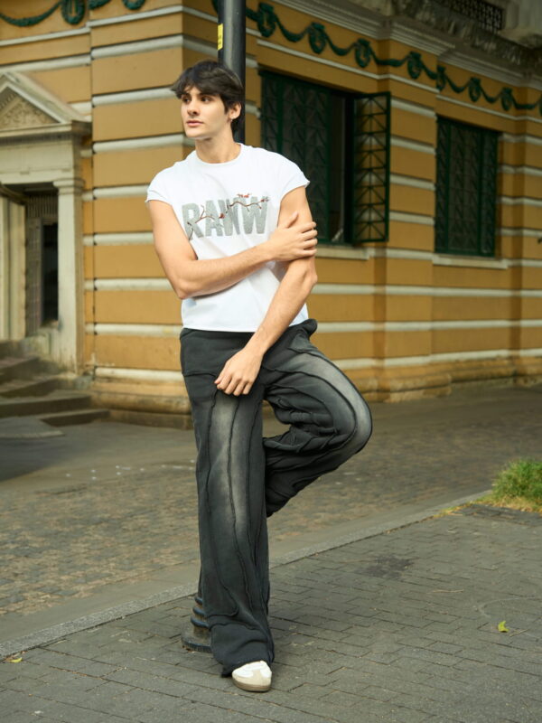 LIFESTYLES SLEEVELESS TEE