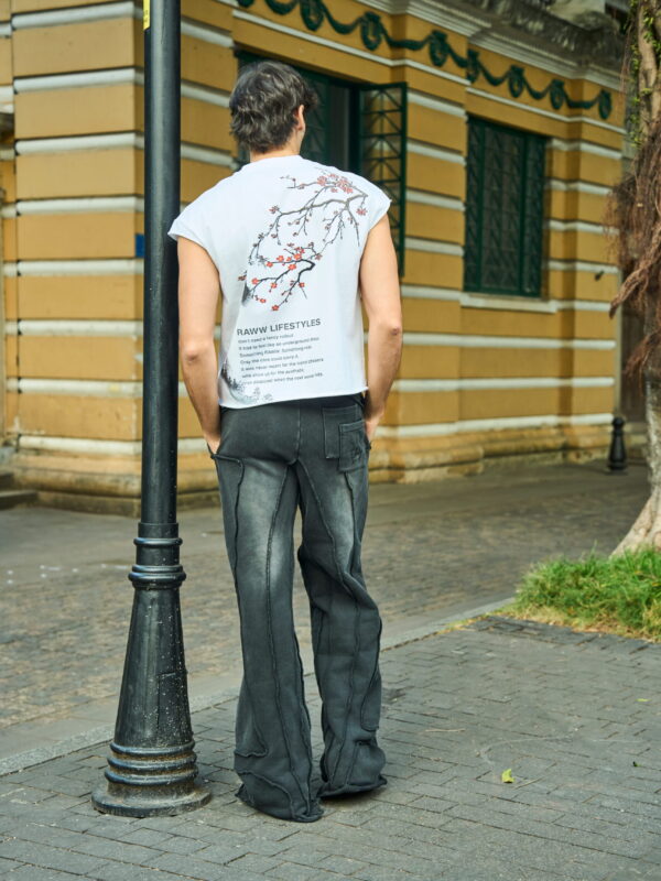 LIFESTYLES SLEEVELESS TEE