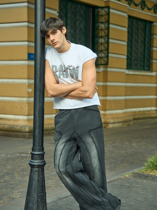LIFESTYLES SLEEVELESS TEE
